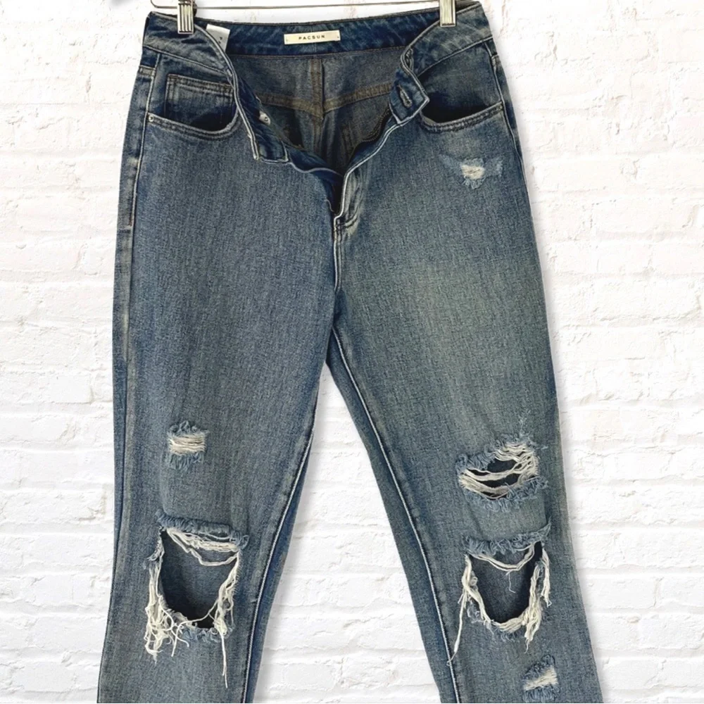 Pac Sun Womens Size 27 High Rise Mom Jean with Ripped Knees Light-Medium Wash